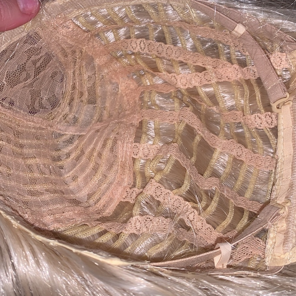 Blonde wavy almost shoulder length wig - Picture 4 of 5